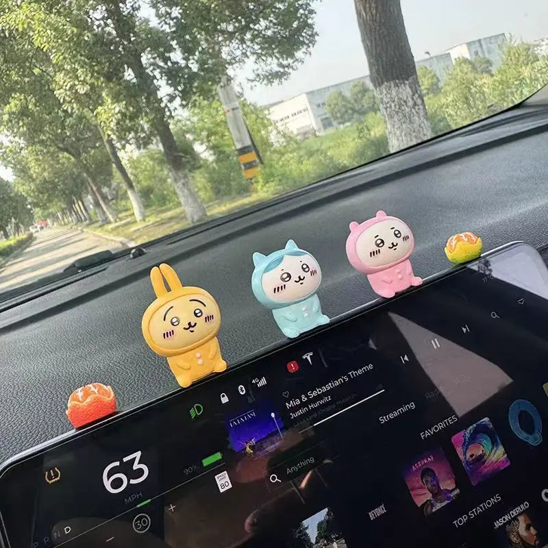 Chiikawa Car Dashboard Ornament – Kawaii Usagi & Hachiware Anime Doll Decor