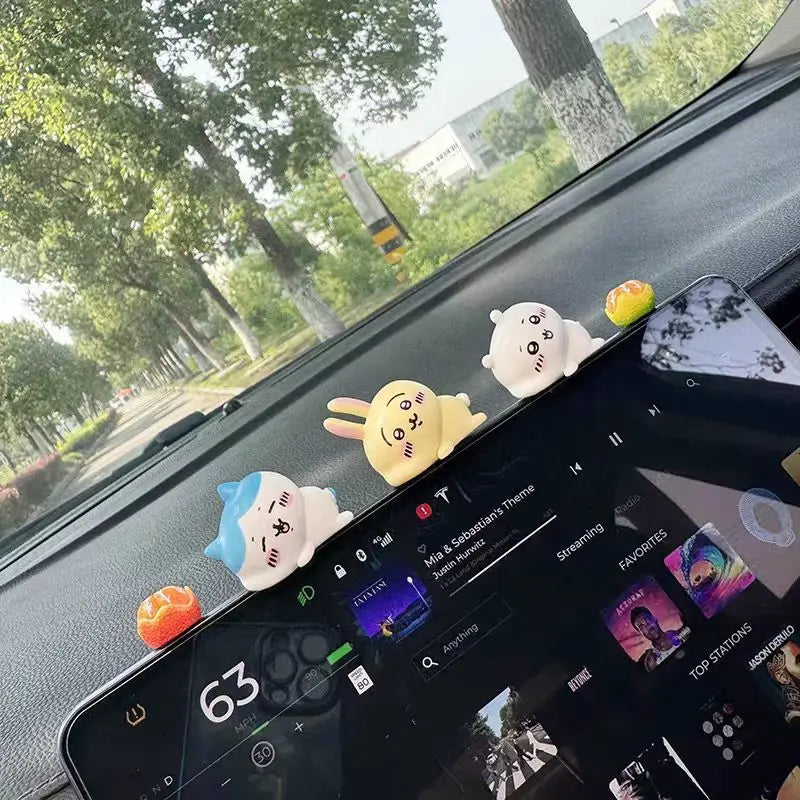 Chiikawa Car Dashboard Ornament – Kawaii Usagi & Hachiware Anime Doll Decor