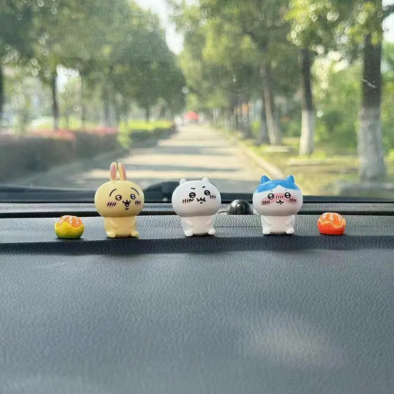 Chiikawa Car Dashboard Ornament – Kawaii Usagi & Hachiware Anime Doll Decor